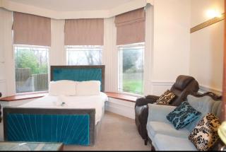 H9BC - Stunning & Reserved Stay - 0