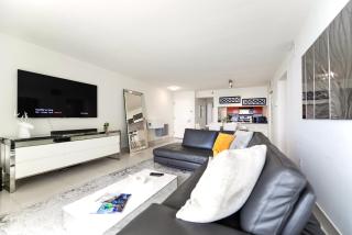 Breathtaking Water Views at Brickell Condo - 1