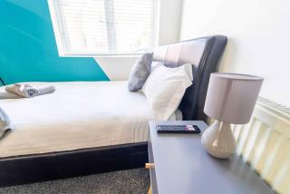 Charming studios right by UOB and QE - 7