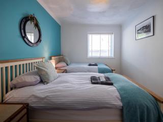 Seafront Beach House with Panoramic Views - 4