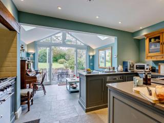 4 Bed in Winfrith Newburgh DC190 - 5