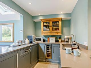 4 Bed in Winfrith Newburgh DC190 - 1