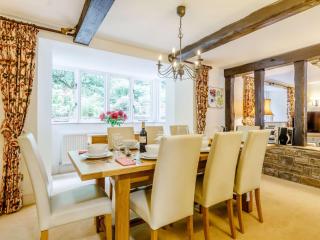 4 Bed in Llanfoist BN243 - 2