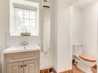 3 Bed in Hilfield 50290 - 1