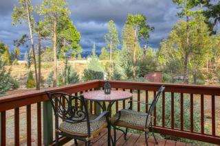 Beautiful 4BR Cabin with Mountain Views Near Shaver Lake and China Peak Pet Friend Fast WiFi Free Parking - 9