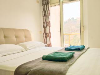 Cozy 2 Balconies Beach Apartment - 9