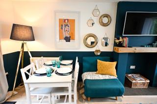 The Bolt Hole Hythe panoramic coast and sea views - 1