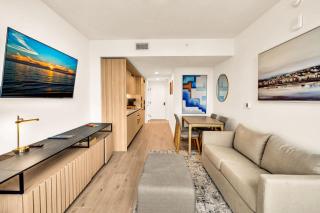 Miami Oasis 2BR Apt Pool & Beach Access for 5 - 8