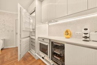 White Elegance City Center Apartment - 6