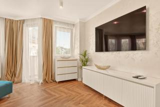 White Elegance City Center Apartment - 1