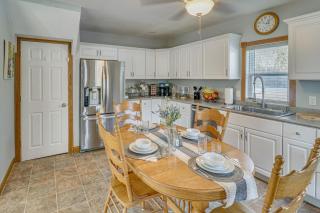 Group Getaway Walk to Lake Le Homme Dieu! - 8