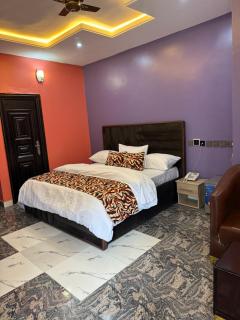 Unique CityLife Hotel - 4