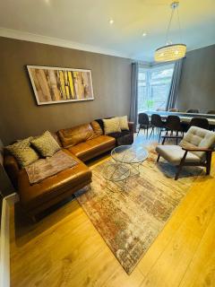 Mayors House Ideal for Groups & Business - 0