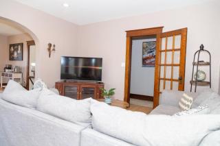 The Rhine Street Retreat Prime location! - 7