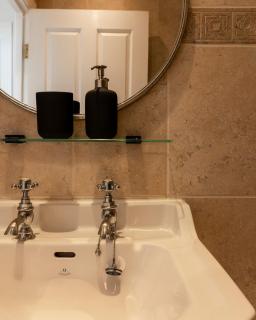 Sea View, Free parking Fast Wi-Fi, Sleeps 1-3 - 7