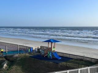 Sun Rise-Pool-On the Beach - 2