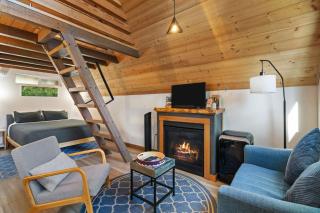 The Return to Evergreen - Cabin w Soaking Tub - 1