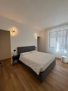 Black Swan Apartment - 8