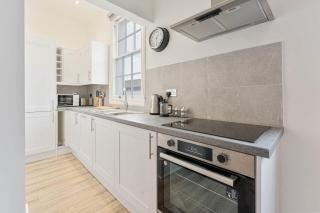 Stylish 2 Bedroom Apartment in Central Cheltenham - 8