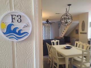 Beautiful 3 Bedroom BEACHFRONT Condo (F3) - Sleeps 10 - 7
