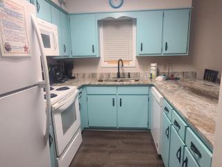 Beautiful 3 Bedroom BEACHFRONT Condo (F3) - Sleeps 10 - 1