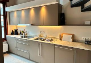 Spacious Design Home with Garden near Centre - Brujas - 9