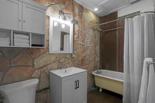 Milk Bath Springs Cottage - 9