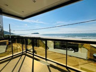 Apartamento de frente para o mar na Praia de Palmas com uma suíte e duas demi-suítes. - 9