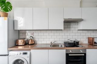 Spacious 5 Bed Contractor and Family Apartment - 6