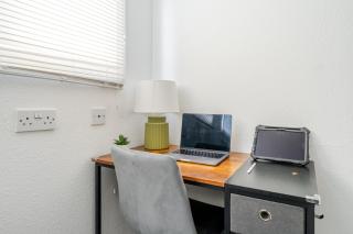 Spacious 5 Bed Contractor and Family Apartment - 2