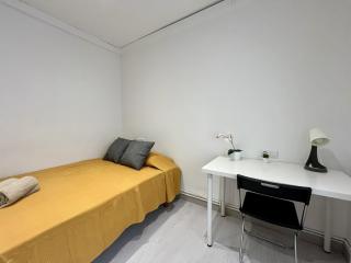 Habitación privada en apartamento compartido junto al Aeropuerto y Fira Barcelona - 1