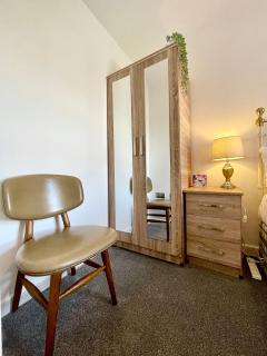 Renovated Home near Salisbury Centre & Nearby Parking - 9