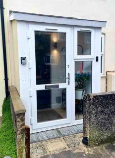 Renovated Home near Salisbury Centre & Nearby Parking - 3