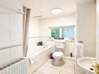 Home near Cardiff city centre 3 bed house, parking - 9