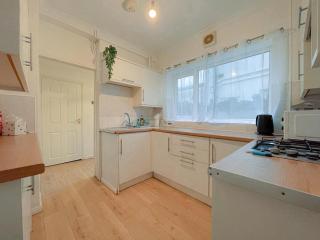 Home near Cardiff city centre 3 bed house, parking - 7