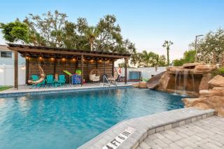 Sleeps 6 - Min to IMG - Pool w Slide - Putt Putt - 0