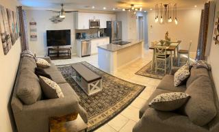 Min to IMG - Heated Pool - Putt Putt - Sleeps 6 - 9