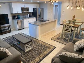 Min to IMG - Heated Pool - Putt Putt - Sleeps 6 - 3