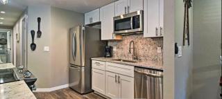 Sleeps 6 - Pool w Slide - Putt Putt - Min to IMG - 1