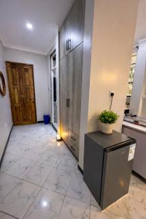 Luxury Studio in Munyonyo with Airport Road Access - 4