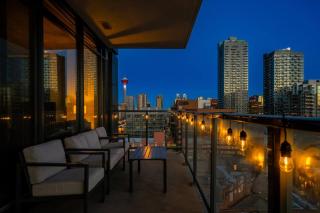 Modern Rustic Charm Tower Views Pool and Gym) - 0