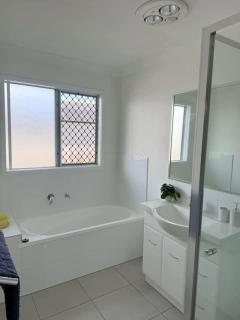 Deebing Heights - Personal Haven - 7