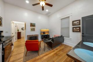 Charming and Cozy, 1 BR 1 BA , Historic Duplex - 7