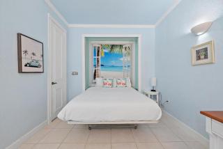Palm Beach Poolside Retreat - 9