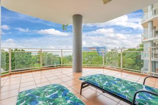 Spacious City Apartment - 4