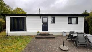 Geniet van rust en privacy in onze gezellige chalet op familiecamping De Tien Heugten in Drenthe - 8