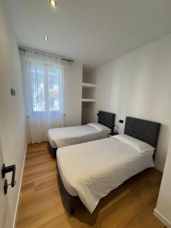 White Swan Apartment - 6