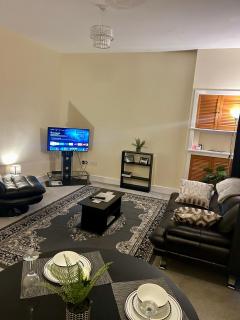 Largs Holiday Apartment - 9