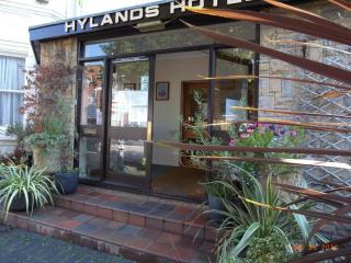 Hylands Hotel Single Room with Shared Bathroom & Free Parking - 3