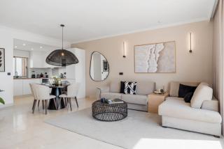 Luxury 2BR Penthouse - Rooftop, Pool, Sea Views - 5